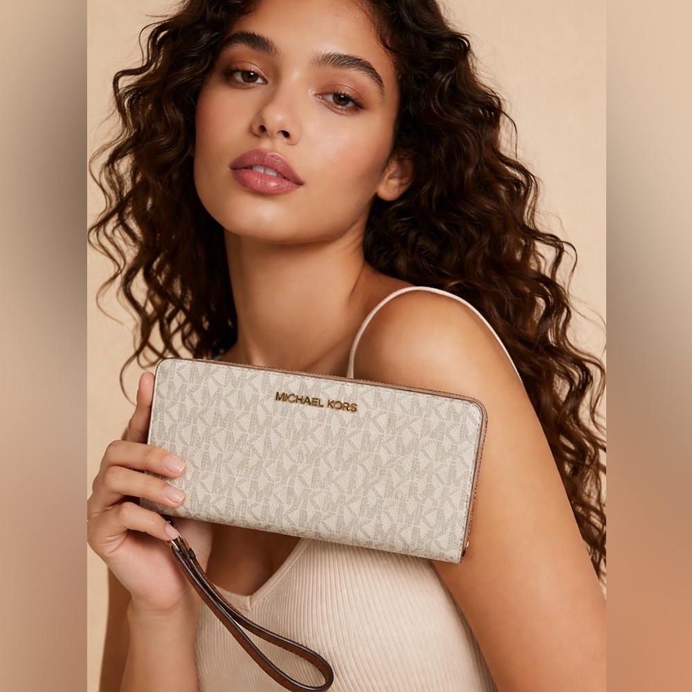 Michael Kors Cream Wallet